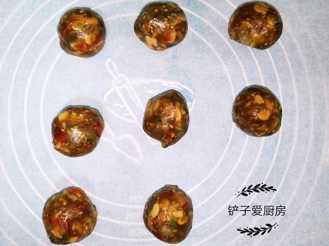 快到中秋节了,自制老五仁月饼,详细步骤教给你,比卖的还好吃