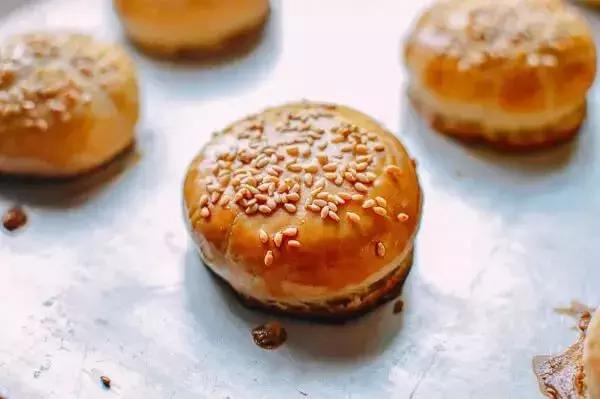 月饼的做法终于来了!中秋月饼不用买,自己动手做,健康又美味