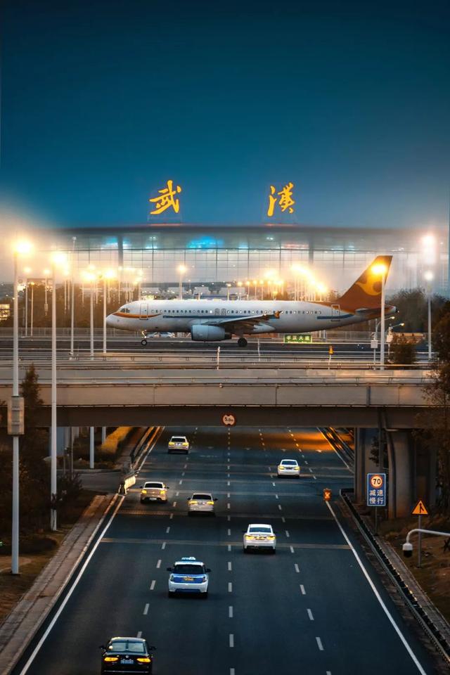 武汉爆红全球!这些图将颠覆你对武汉的印象,太魔幻了
