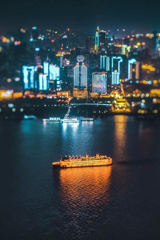 武汉爆红全球!这些图将颠覆你对武汉的印象,太魔幻了