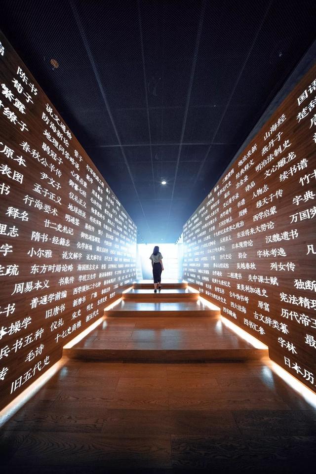 武汉爆红全球!这些图将颠覆你对武汉的印象,太魔幻了